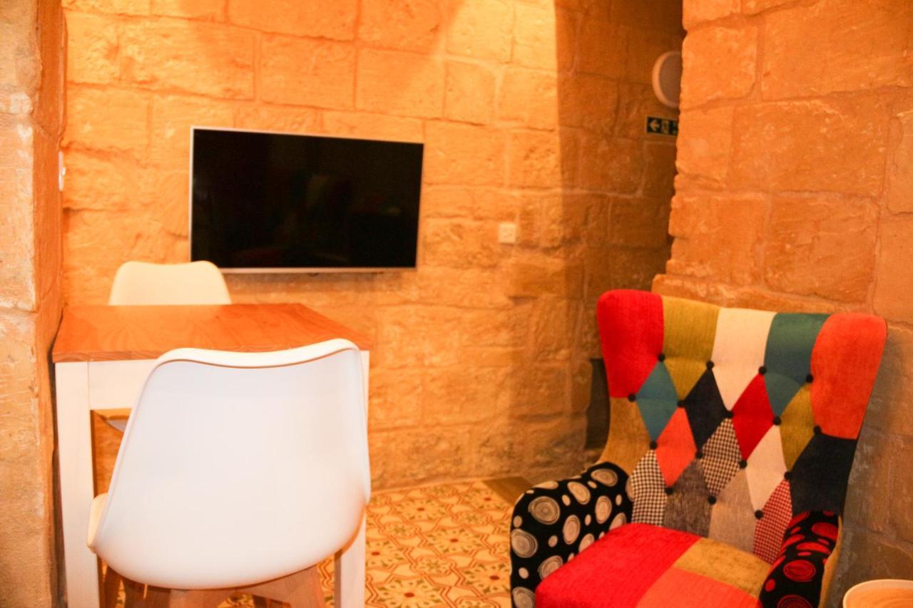 Apartamento Malta'S Naughtiest Cabaret Floriana Exterior foto