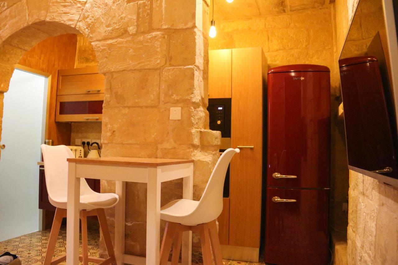 Apartamento Malta'S Naughtiest Cabaret Floriana Exterior foto