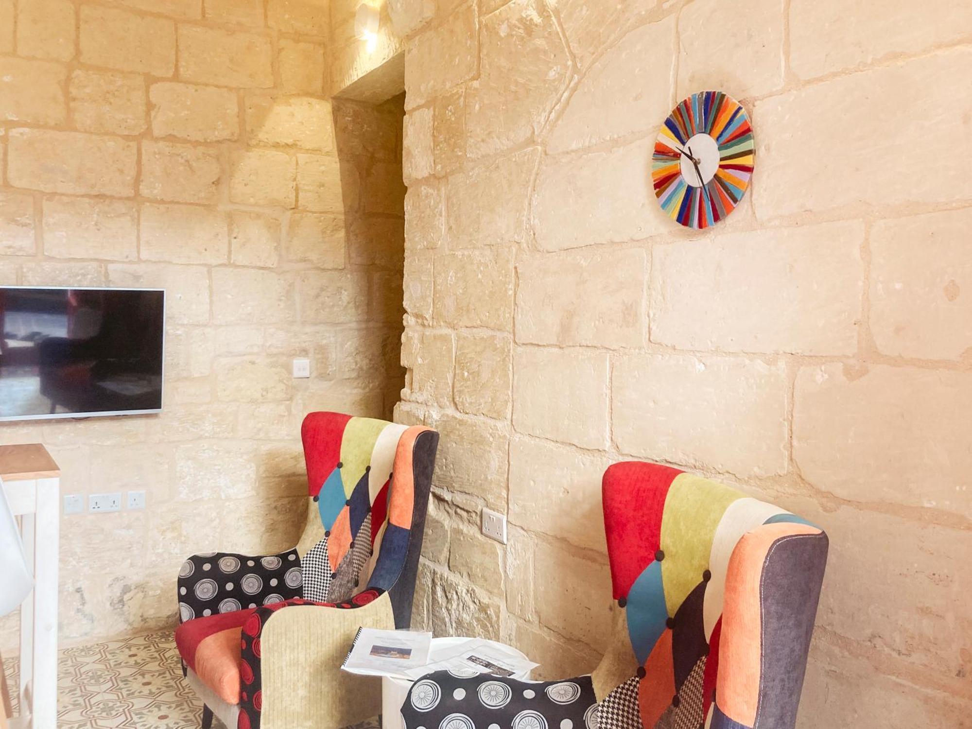 Apartamento Malta'S Naughtiest Cabaret Floriana Exterior foto