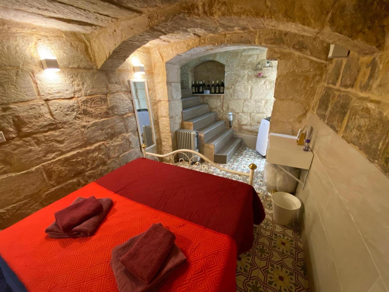 Apartamento Malta'S Naughtiest Cabaret Floriana Exterior foto